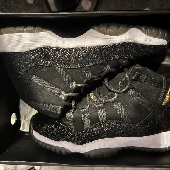 Black and Gold Sneakers Air Jordan 11 Heiress sneakers - Picture 2 of 8